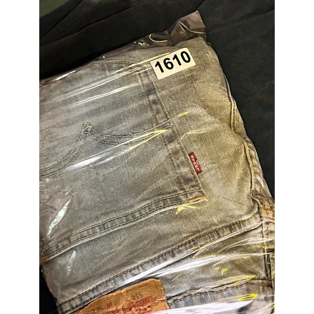 Levis 514 Straight Fit Jeans Mens 33x30 Light Wash Blue Denim trash distressed